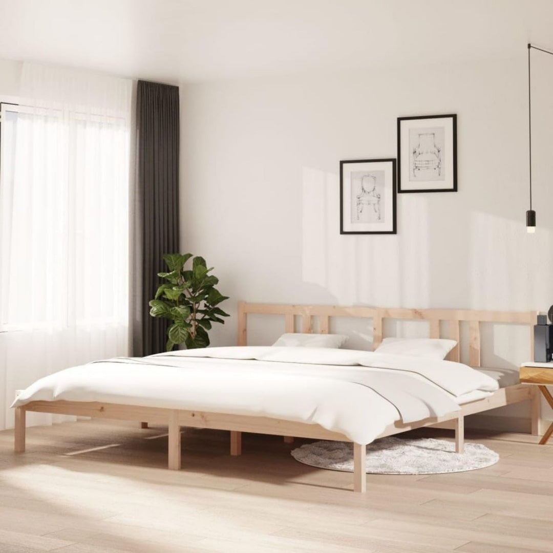 Bettgestell mit den Massen 200 x 200 cm in Naturbraun aus Massivholz