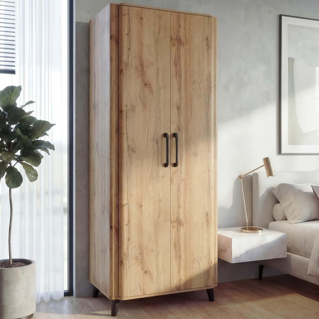 Hochschrank mit Wandmontage und Holzoptik
