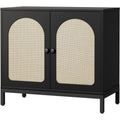 Sideboard verbindet ein Metallgestell und Flechtoptik