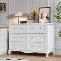 Holzbeine praegen das Sideboard aus Holzwerkstoff